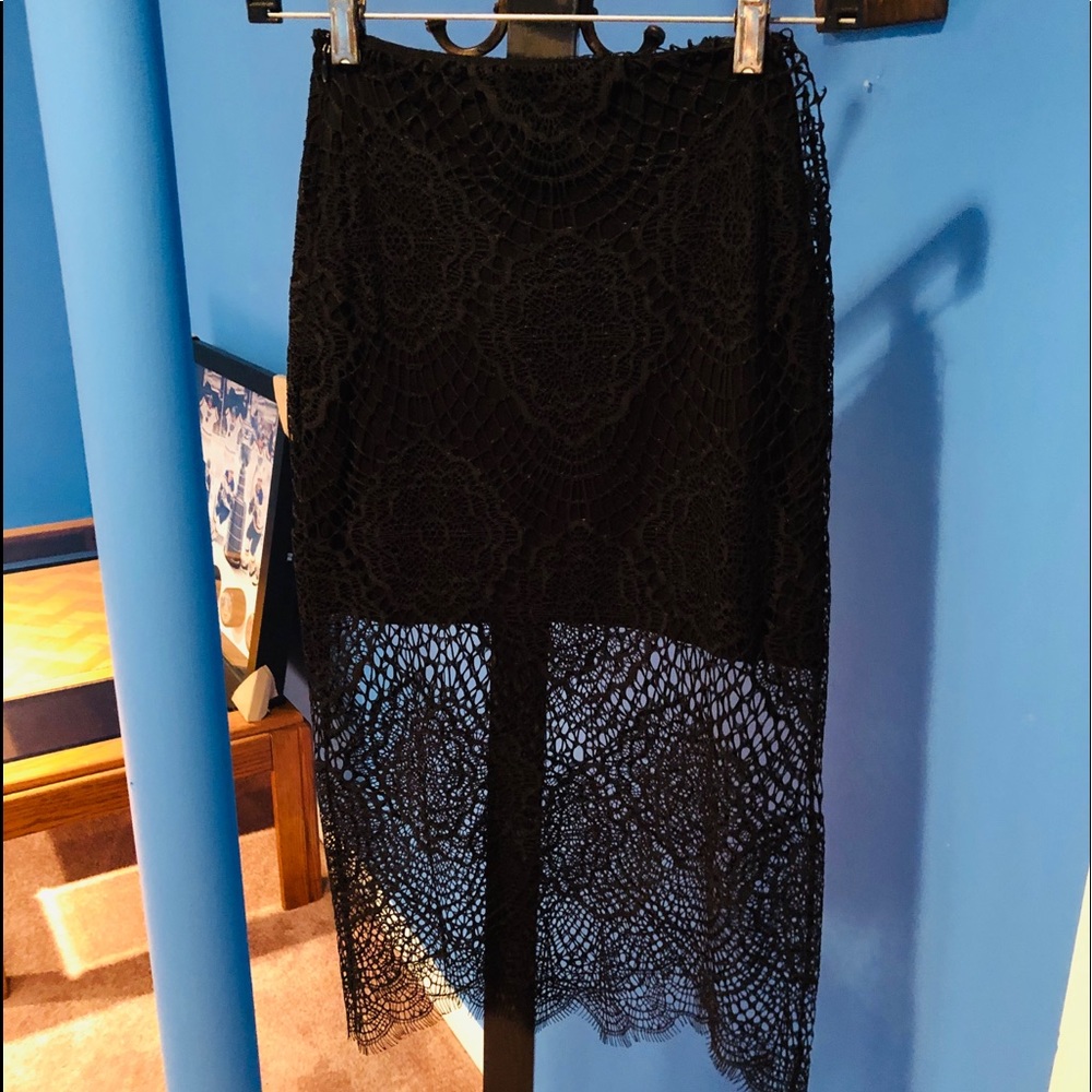 Lace skirt